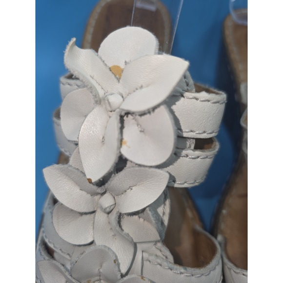 BORN Women's Ivory Beige Leather Flower Sandals Size 8 US Slip On Wedge - Picture 3 of 11